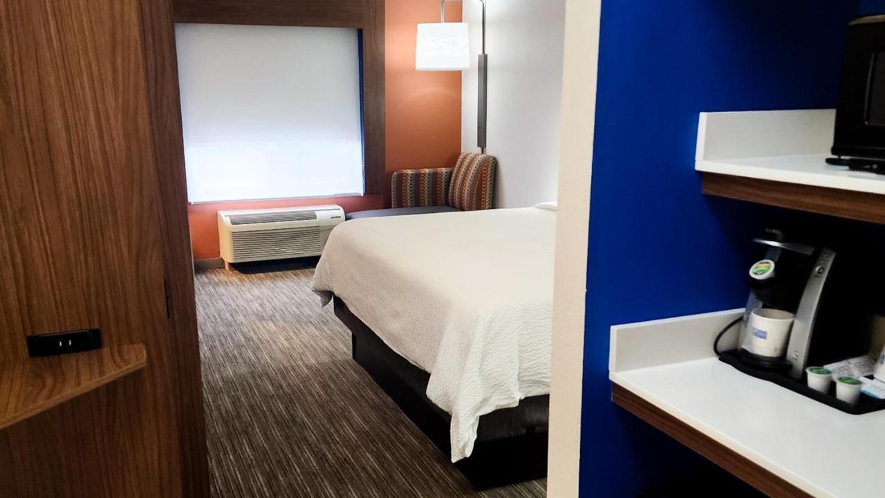 Holiday Inn Express Hotel & Suites Chicago South Lansing By Ihg Exterior photo