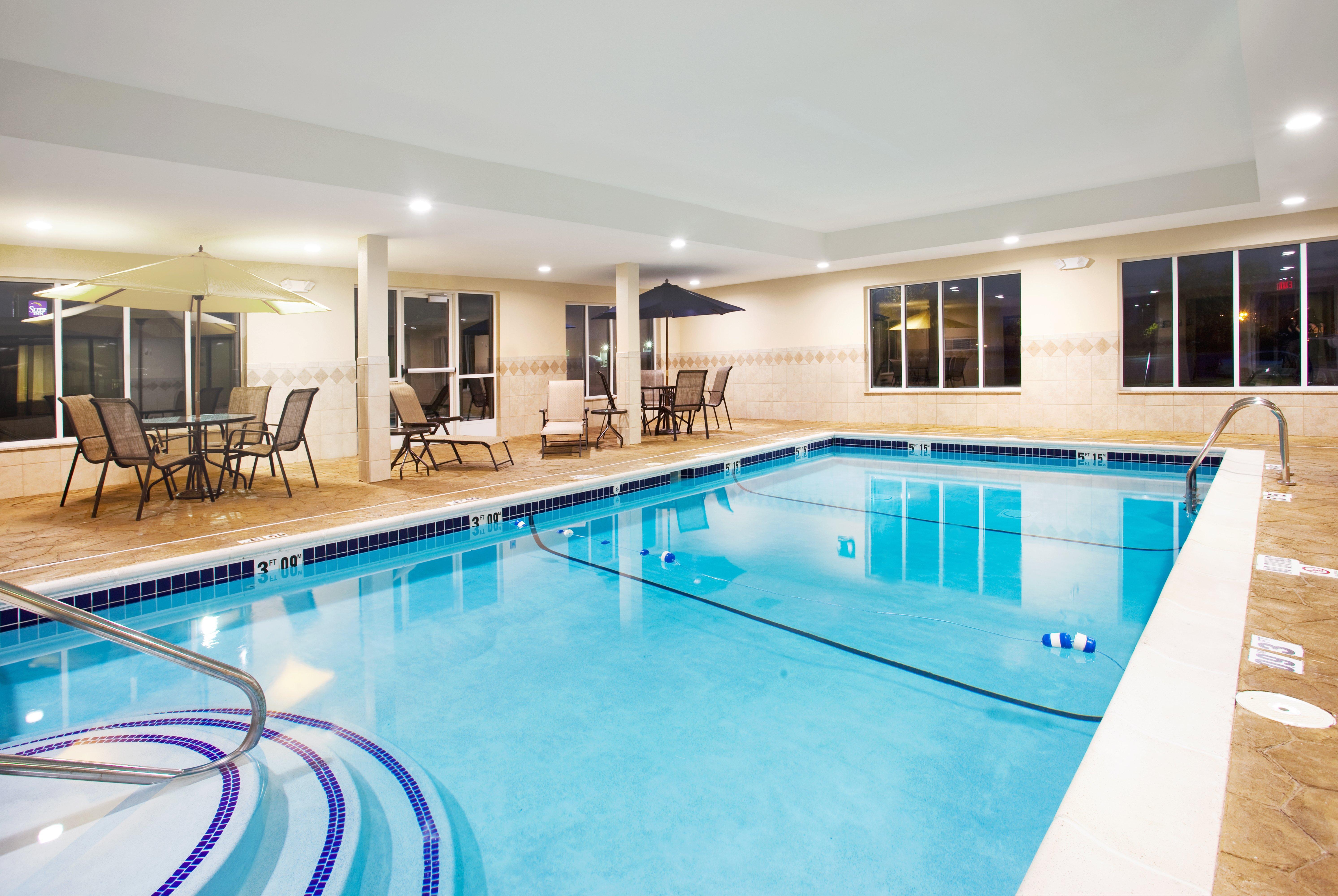 Holiday Inn Express Hotel & Suites Chicago South Lansing By Ihg Exterior photo