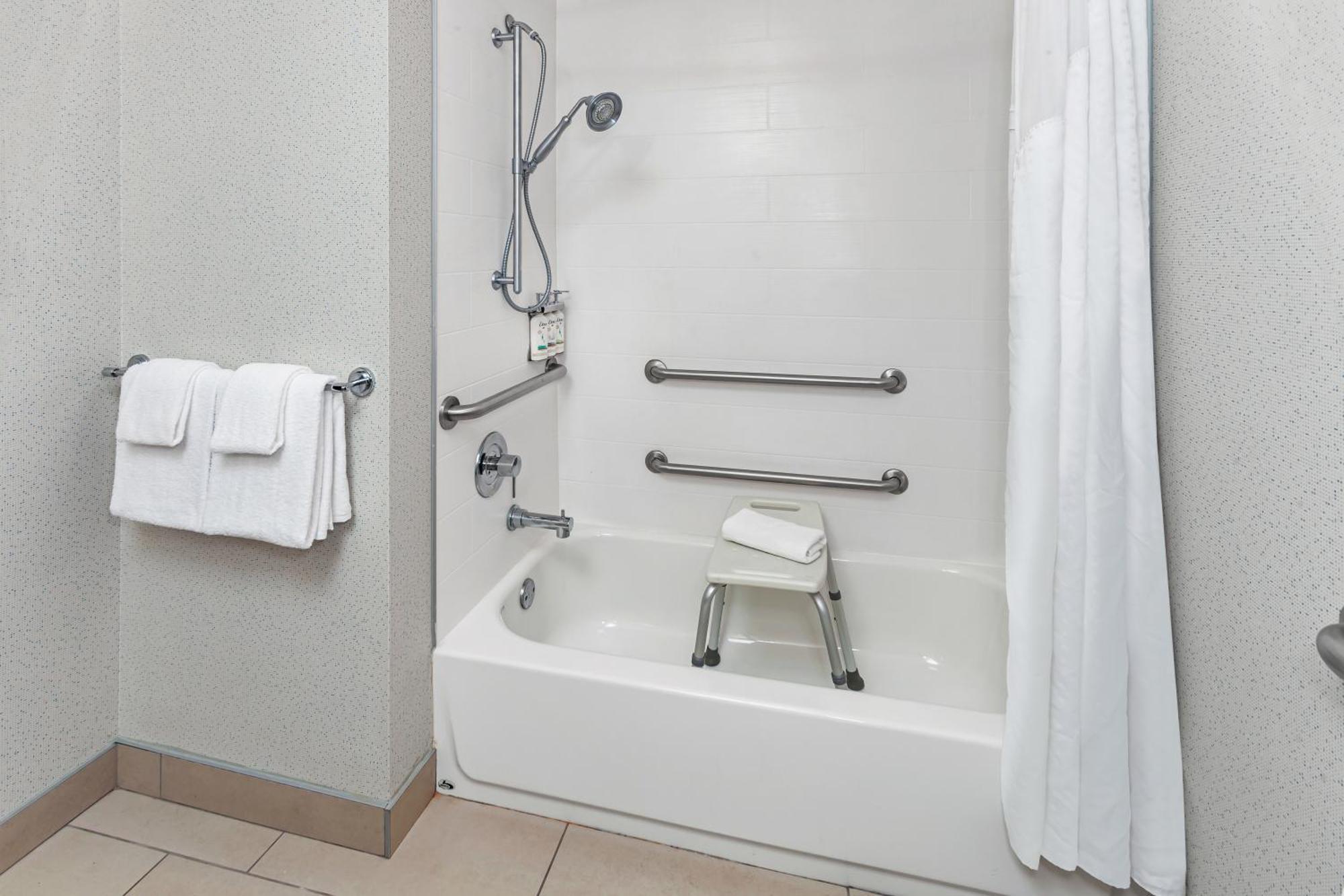 Holiday Inn Express Hotel & Suites Chicago South Lansing By Ihg Exterior photo