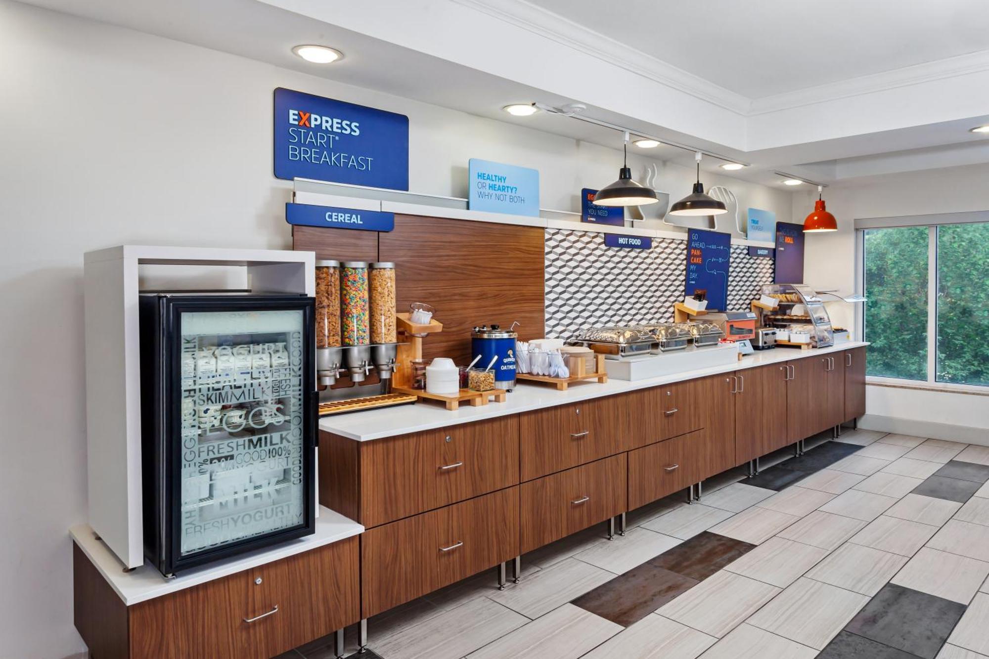 Holiday Inn Express Hotel & Suites Chicago South Lansing By Ihg Exterior photo